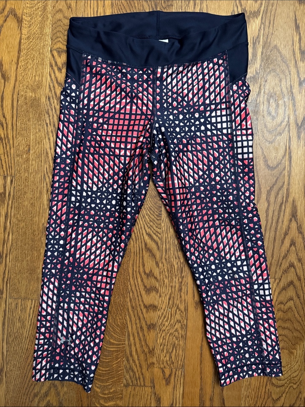 Under Armour Heat Gear Women's Printed Capris in Blue and Pink size Medium